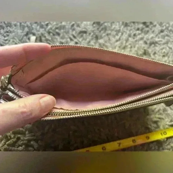 Authentic Coach wristlet wallet pale pink. Leather. - Picture 10 of 14